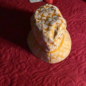 Non authentic Coach bucket hat